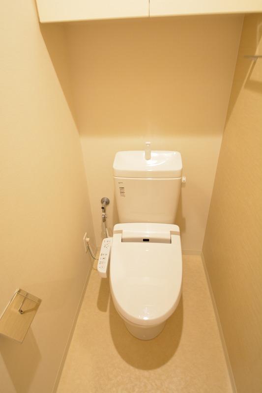 トイレ　アビエール松屋町　温水洗浄便座
