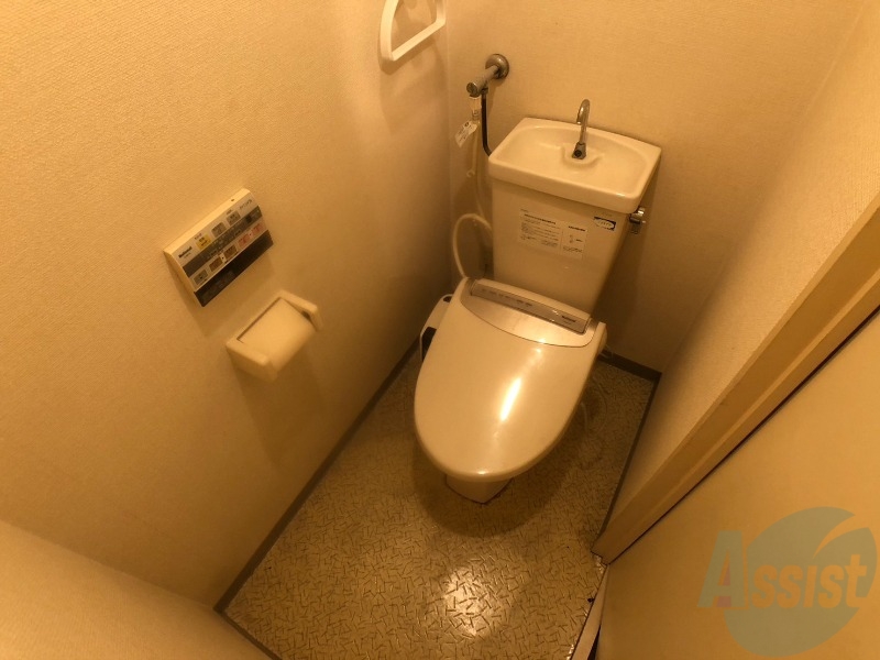 トイレ　シャワートイレになっているので快適です！