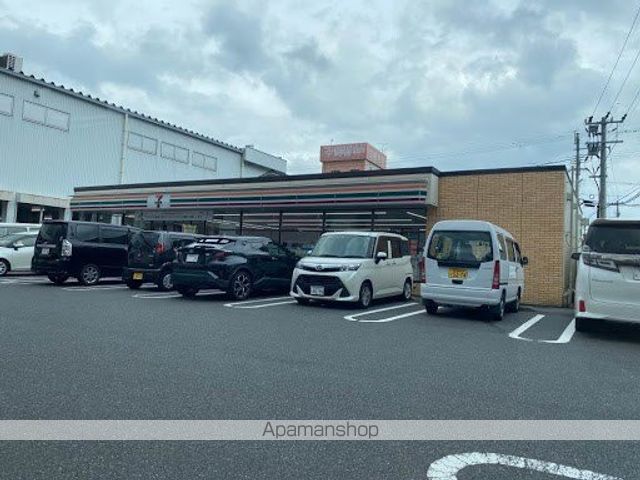 コンビニ　セブンイレブン（コンビニ）まで563m