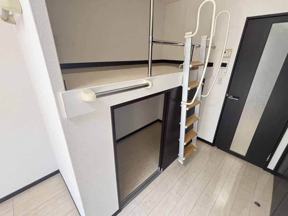 その他　６．１畳の洋室です