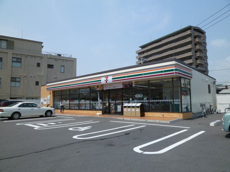 コンビニ　セブンイレブン（コンビニ）まで210m