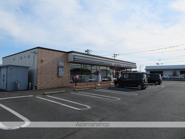 コンビニ　セブンイレブン八代古閑浜店（コンビニ）まで400m