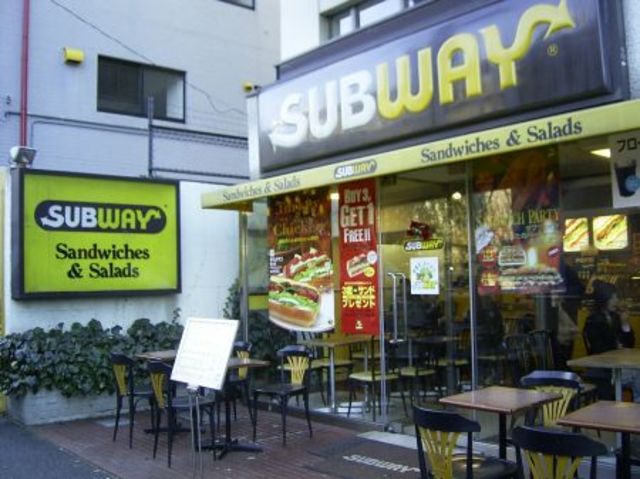 飲食店　サブウェイ北参道駅前店（飲食店）まで242m