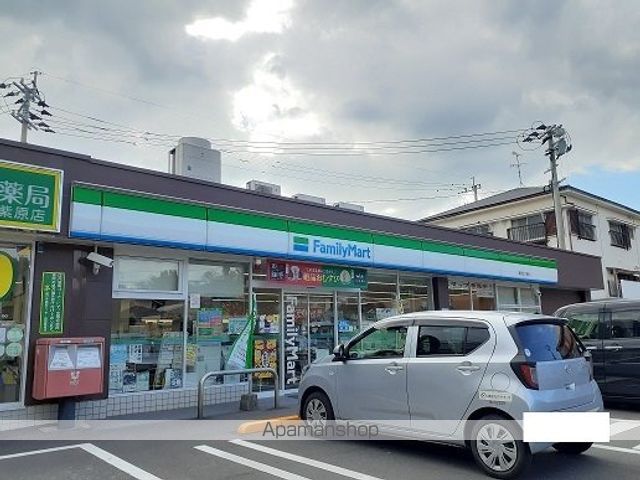 コンビニ　ファミリーマート　紫原三丁目店（コンビニ）まで300m