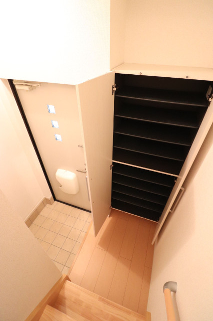 玄関　大きなシューズボックス