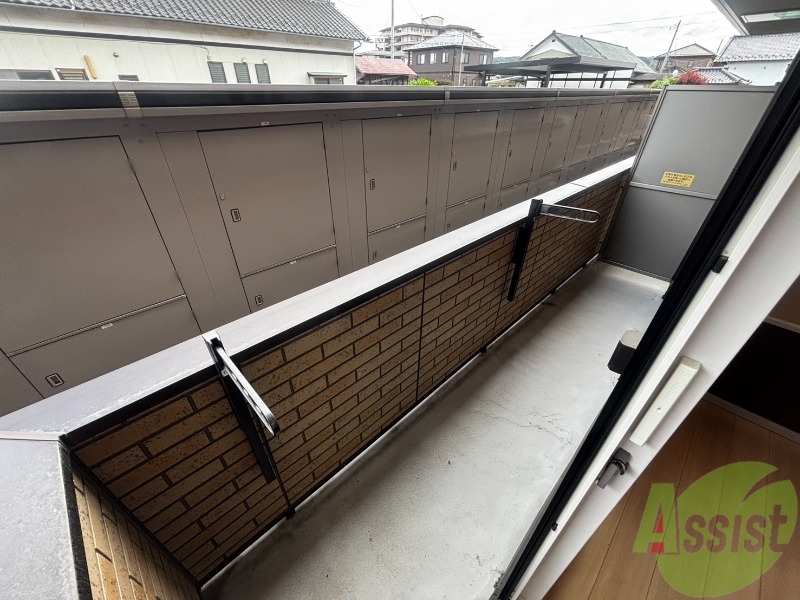 バルコニー　天気の良い日にはお洗濯物を干すことも可能です