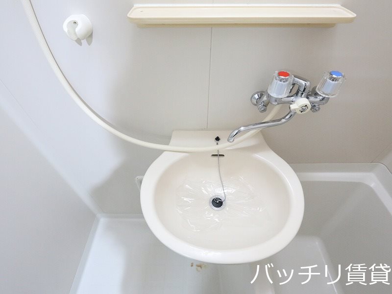 洗面設備　同型タイプの為、現状を優先致します。