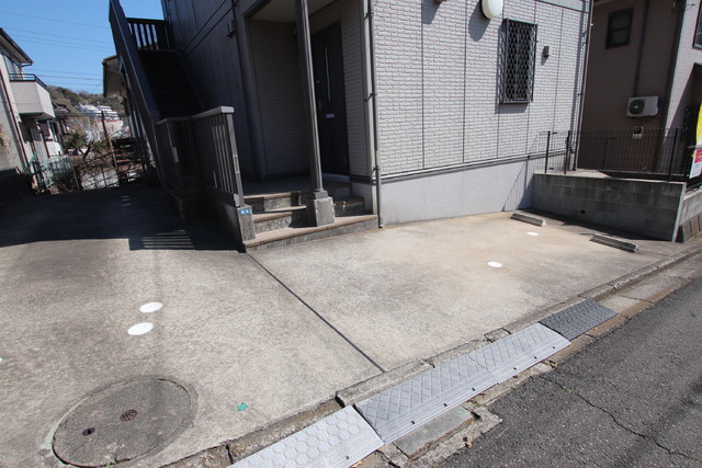 駐車場　敷地内駐車場あり