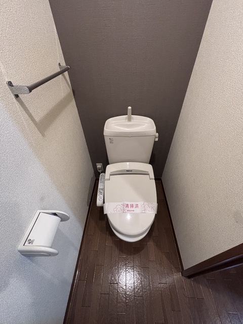 トイレ　温水洗浄機能付きのトイレ