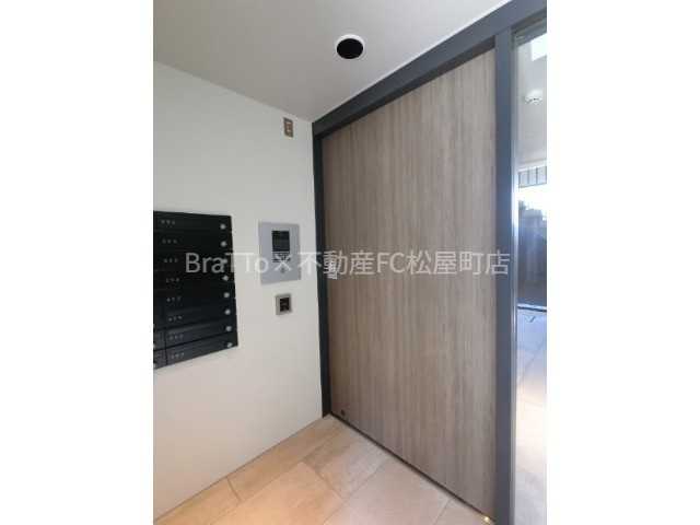 エントランス　マンション共用部分（オートロック付き）