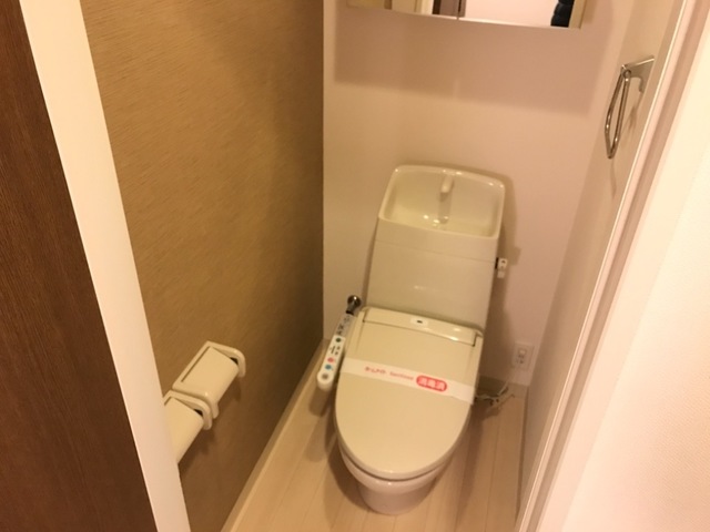 トイレ　温水洗浄便座付きトイレ