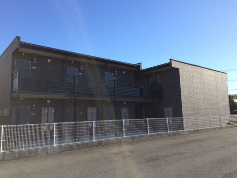建物外観　駐車場