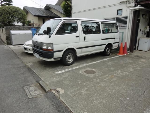建物外観　広々した駐車場です