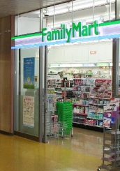 コンビニ　ファミリーマート（コンビニ）まで115m