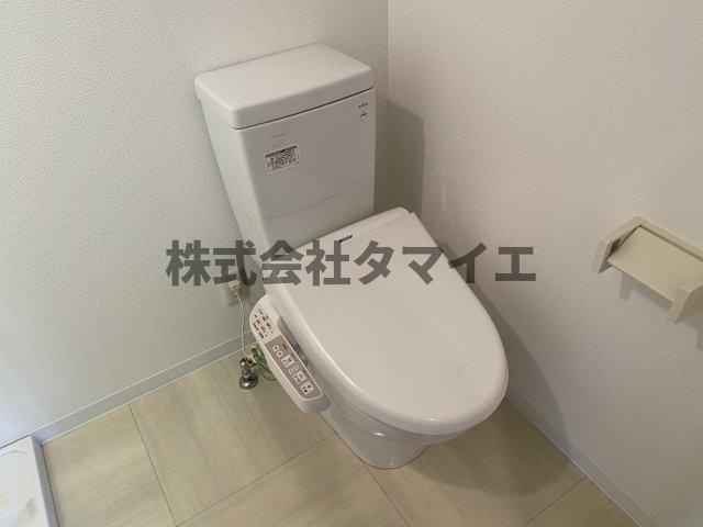 トイレ　落ち着いた色調のトイレです