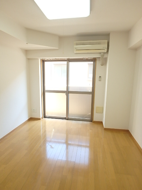 居室・リビング　家具の配置がしやすいお部屋です。
