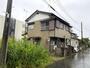 建物外観　手前の草むらは今年、戸建が建つ予定です