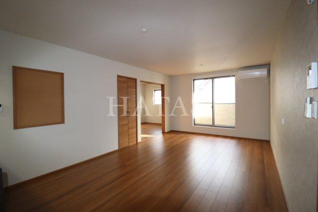 居室・リビング　同物件別部屋です。