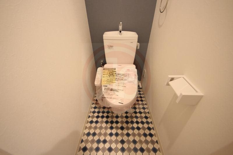 トイレ　落ち着いた色調のトイレです
