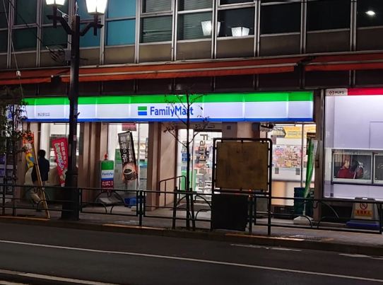 コンビニ　ファミリーマート駒込駅北店（コンビニ）まで70m