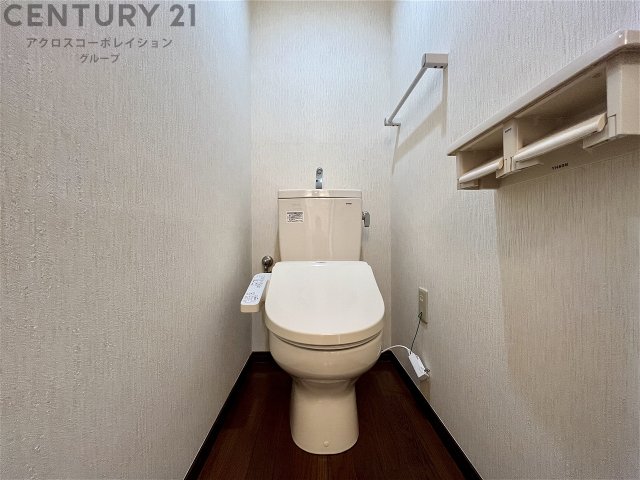 トイレ　温水洗浄便座付きのトイレです♪