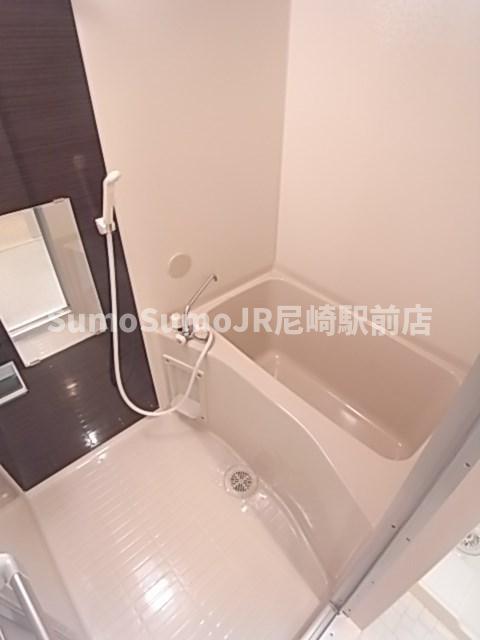 バス・シャワールーム　落ち着いた空間のお風呂です