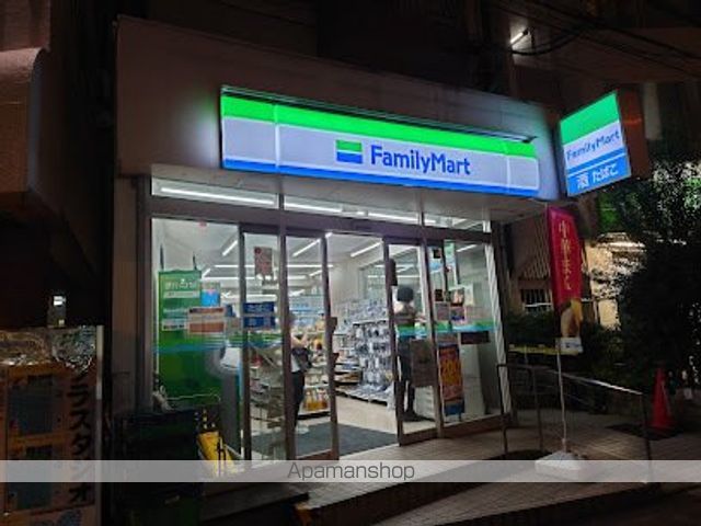 コンビニ　ファミリーマート白山五丁目店（コンビニ）まで94m