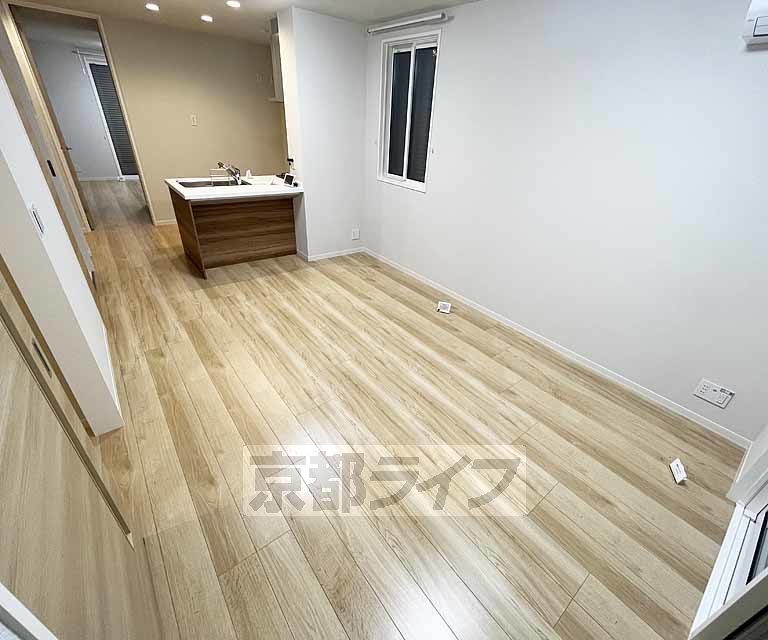 居室・リビング　地下鉄太秦天神川駅徒歩５分の好立地！