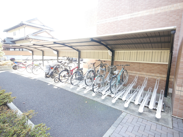 その他共有部分　★敷地内に屋根付の駐輪場がございます★