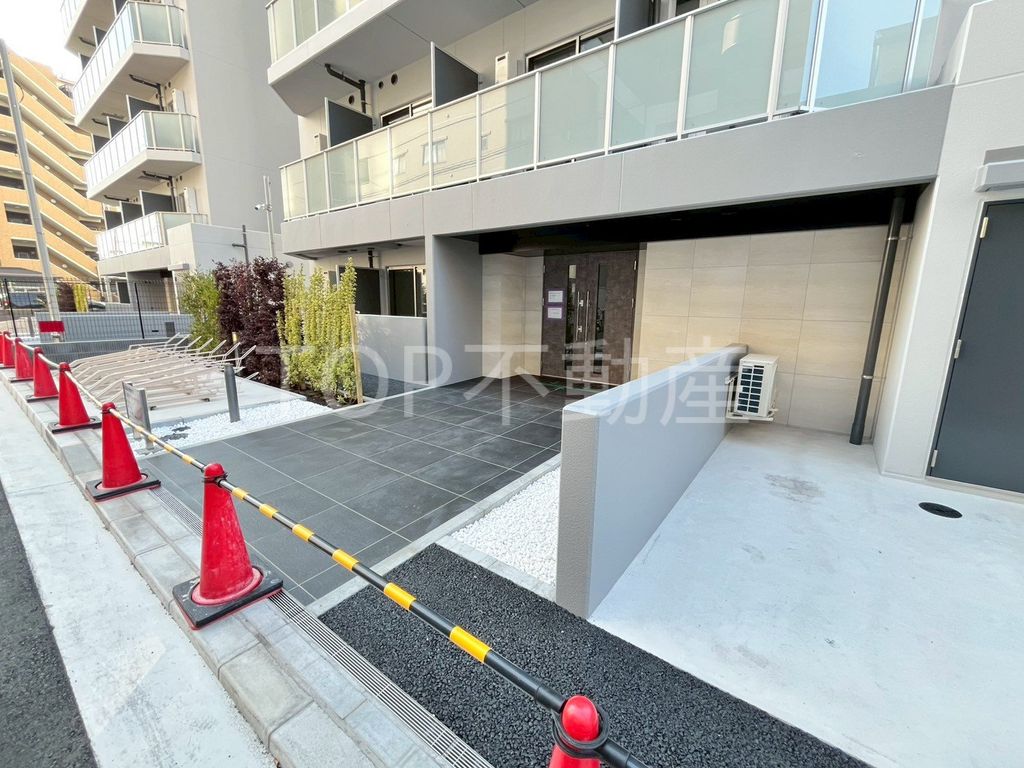 エントランス　駐車場