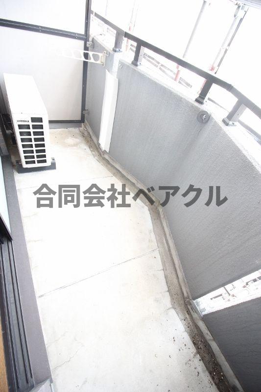 バルコニー　外からの目が気にならないバルコニーで洗濯物が干せます
