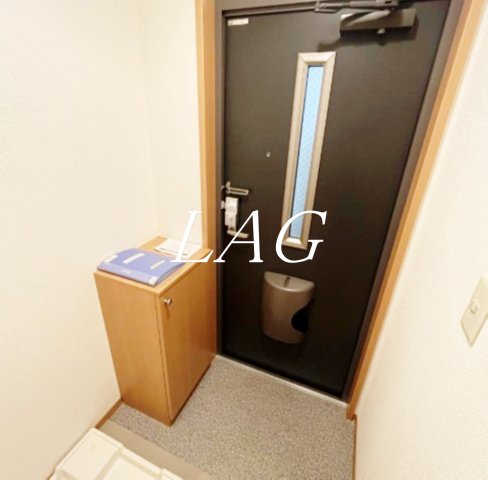 玄関　玄関（同仕様）です。