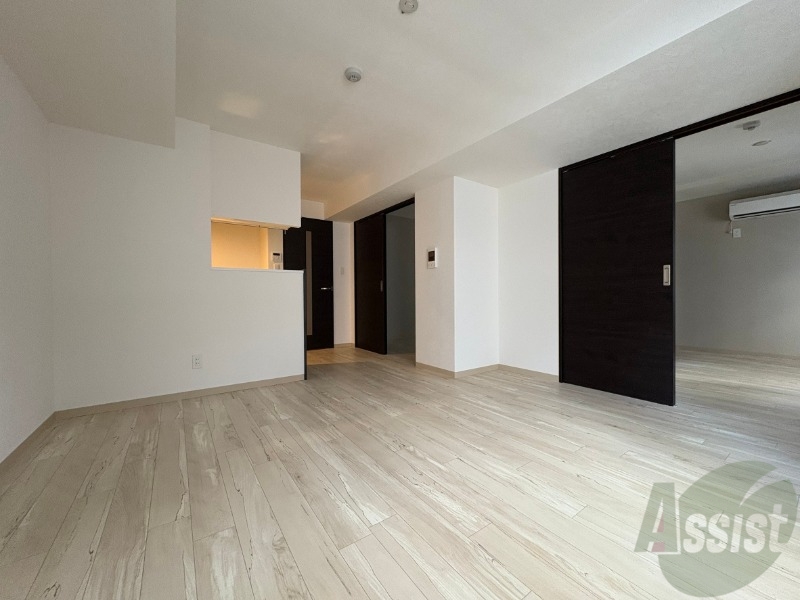 居室・リビング　白を基調とした明るい印象のお部屋になっています！
