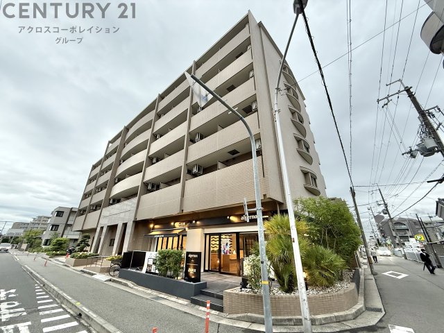 建物外観　オートロックで外部の人間が簡単に出入りできないため安心です。