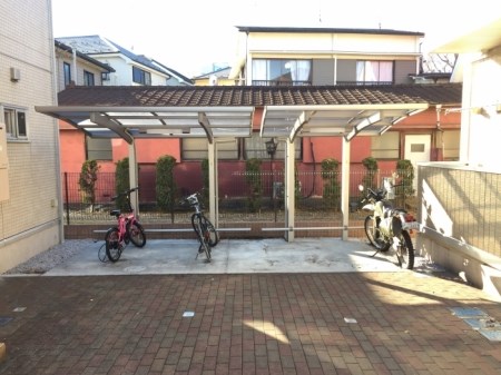 その他共有部分　屋根付きの駐輪場です。