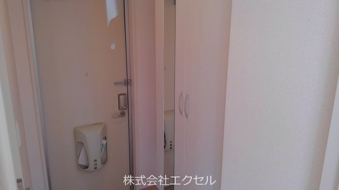 玄関　シューズボックス完備です。