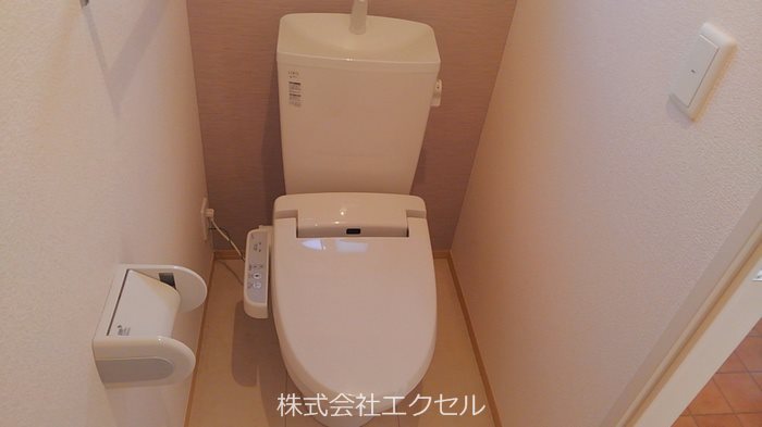 トイレ　ウォシュレット付きです。