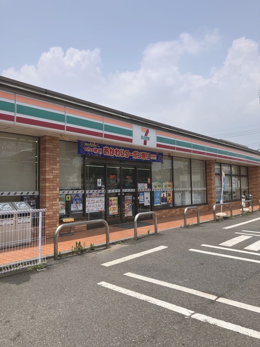 コンビニ　セブンイレブン八潮緑町三丁目店（コンビニ）まで500m