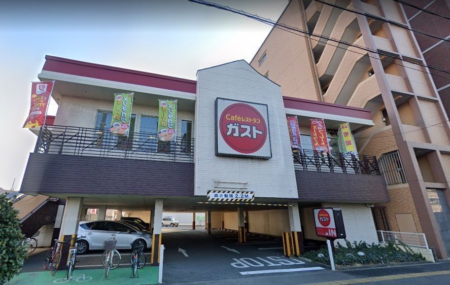 飲食店　ガスト荒子店（飲食店）まで490m