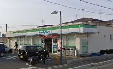 コンビニ　ファミリーマート（コンビニ）まで650m