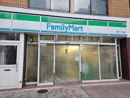 コンビニ　ファミリーマート牡丹一丁目店（コンビニ）まで178m