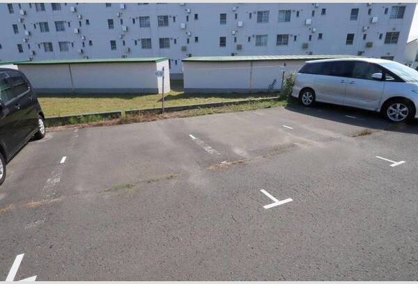 駐車場　お車が停めやすそうな駐車場です♪
