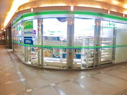 コンビニ　ファミリーマート 都道府県会館店（コンビニ）まで130m