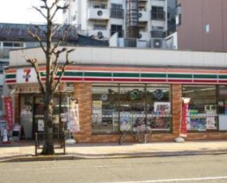 コンビニ　セブンイレブン台東下谷3丁目店（コンビニ）まで366m