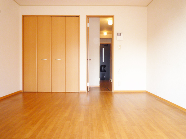 その他部屋・スペース　窓側から撮影の洋室7.8帖！
