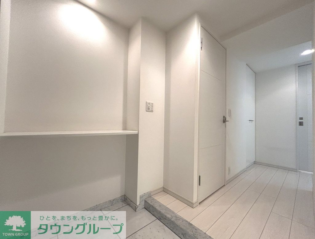 その他部屋・スペース　玄関廊下（クリーニング前）
