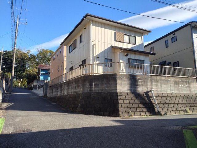 建物外観　北西の角地で日当たり良好です