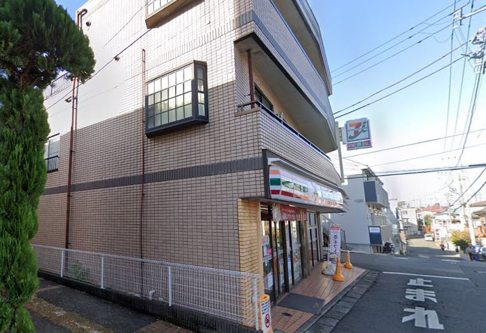 コンビニ　セブンイレブン（コンビニ）まで48m