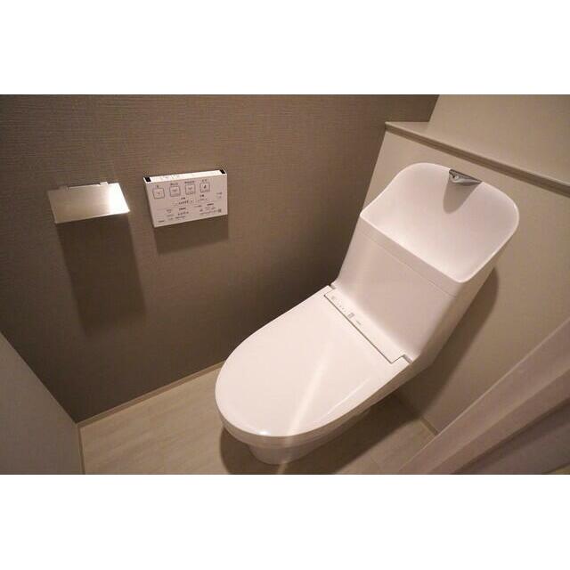 トイレ　※写真は同タイプ住戸です。