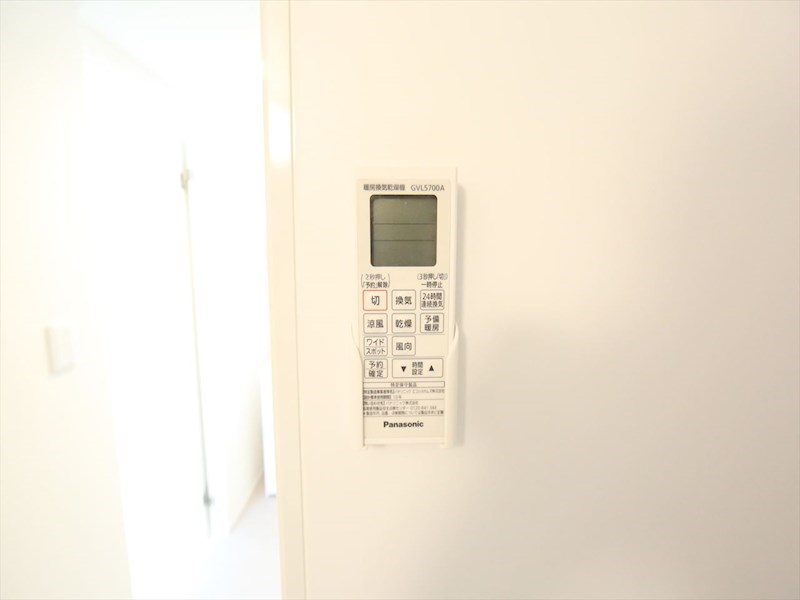 その他設備　浴室暖房乾燥機付き
